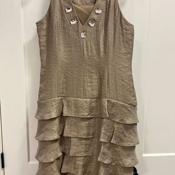 Formal dress - short, gold colour.  Beautiful back. - Picture 2 of 4